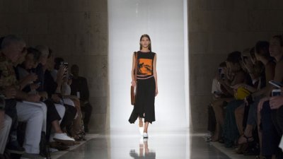 Виктория Бекъм с колекция пролет-лято 2016 (галерия)