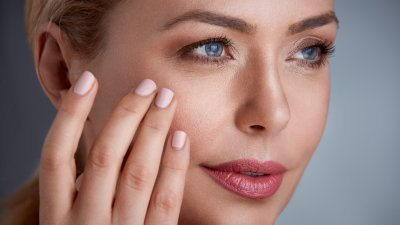 Грим трикове, които свалят 10 години от лицето