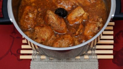 Свинско с картофи и сливи