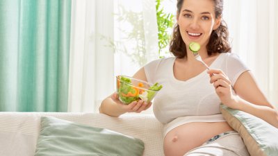 Как да потиснете неразположенията през бременността чрез хранене 