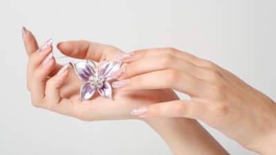 Красив маникюр с пеперудки