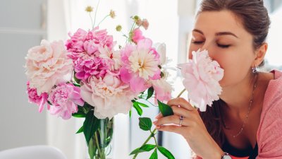 Кое е цветето, което символизира любов, късмет и сила?