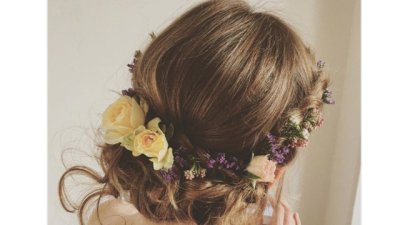 Сватбени прически с рошав, но красив кок
