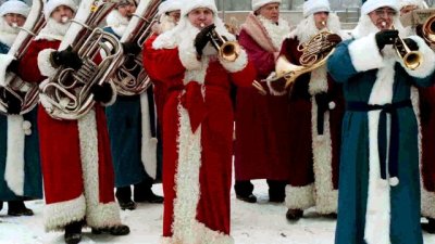 Правилният начин да даваме пари за благотворителност по Коледа