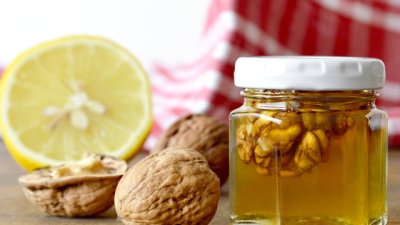 За какво е полезна комбинацията от мед и орехи