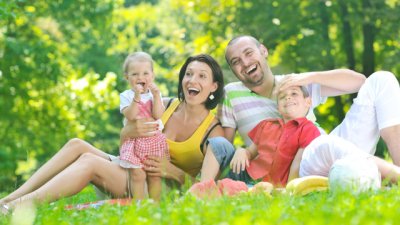 Необичайни облекчения за отглеждане на дете в страните по света