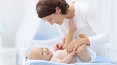 Смяната на пелени – как да превърнем борбата в игра