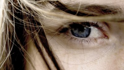 Наивни, уязвими момиченца, подмамени от интернет хиени