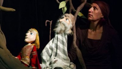 Гледайте детския спектакъл „Неродена мома“ онлайн