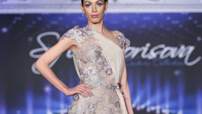 Небесносиньо и златно са водещите цветове в колекцията на София Борисова