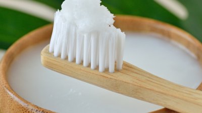 Употреба на домашна паста за зъби – опасно или не?