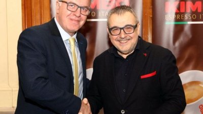 Наско Сираков и Поли Генова пиха неаполитанско кафе