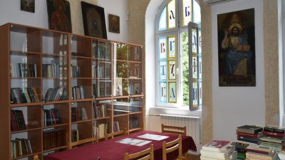 ЗАД „Армеец“ дари средства за историческия книжовен фонд на Семинарията