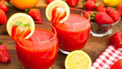 Летен коктейл с ягоди
