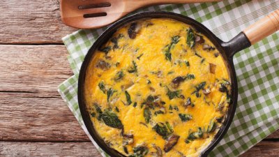 Фритата с гъби и босилек