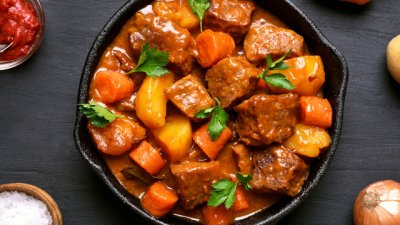 Телешко задушено със зеленчуци и бульон