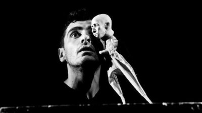 Програмата на Театър „Азарян“ за април