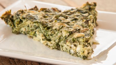 Спаначен пай с кашкавал и чесън