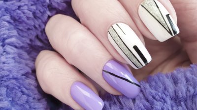 Маникюри в много цветове и нестандартни детайли (галерия) 