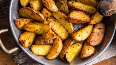 Хрупкави картофи с кожичка и подправки 