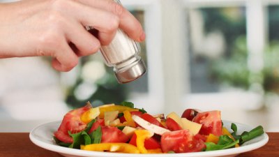 Знаци, че консумирате много сол