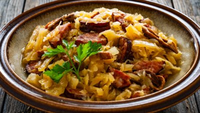 Пържено зеле с чоризо