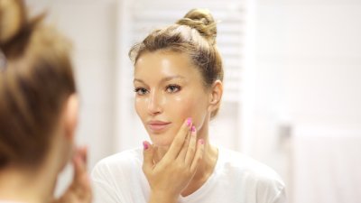 Съветите на дерматолог: как да се грижим за кожата по време на карантина 