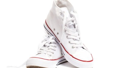 Как да почистим белите кецове?