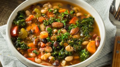 Лесна супа с три вида боб