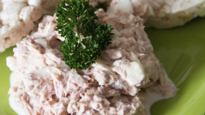 Свежа салата с риба тон