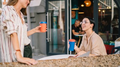 10 черти на нарцистичните приятели