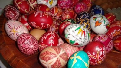 Ярки и изписани яйца, като дантела