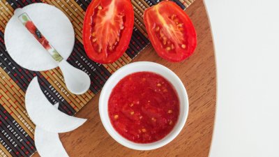 3 ефикасни маски с домати против акне