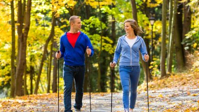 За какво е полезно скандинавското ходене?