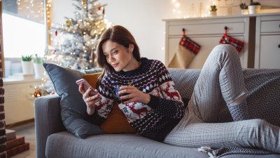 Как социалните мрежи променят празничното настроение