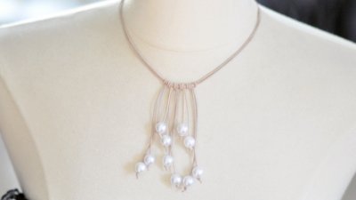 Перлено колие с кожички