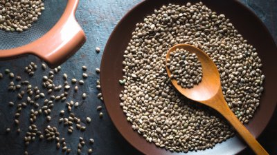 Невероятните ползи за здравето от конопеното семе