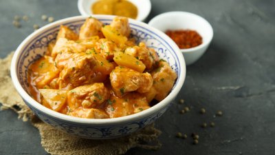 Тайландско къри с пиле и ананас 