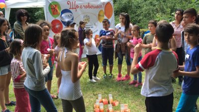 Refan подкрепи благотворителния празник на ателие „Прегърни ме“