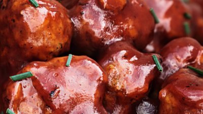 Кюфтенца в сладко-кисел сос с тиквички 