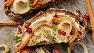 Вкусен обяд, ако сте на диета: сандвич с хумус и зеленчуци