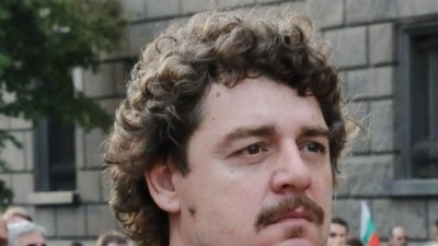 Камен Донев представя любимите си песни