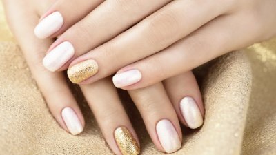 Идеи за елегантни нюд маникюри
