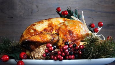 Коледна пуйка с картофи и плънка