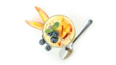 Здравословно смути с боровинка и праскова