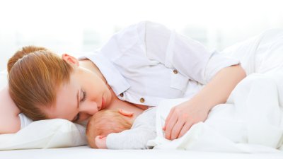 Кърмене през първите 24-48 часа след раждането на бебето