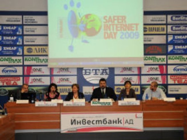 Деца съветват родителите си как да ги предпазват по-ефективно в глобалната мрежа