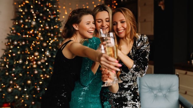 7 аутфита, с които да блеснете на коледното парти. Снимка: istock