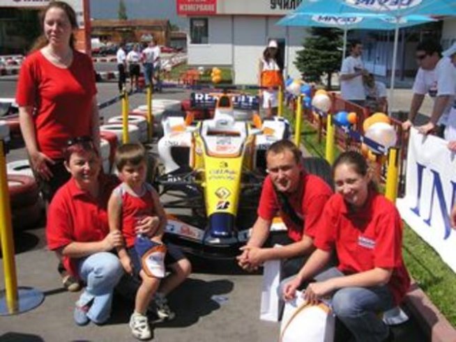 Екипът на Az-jenata.com на картинг!