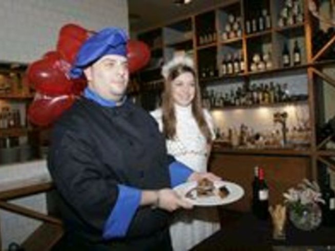 Армия купидони дегустираха светски ястия и вина